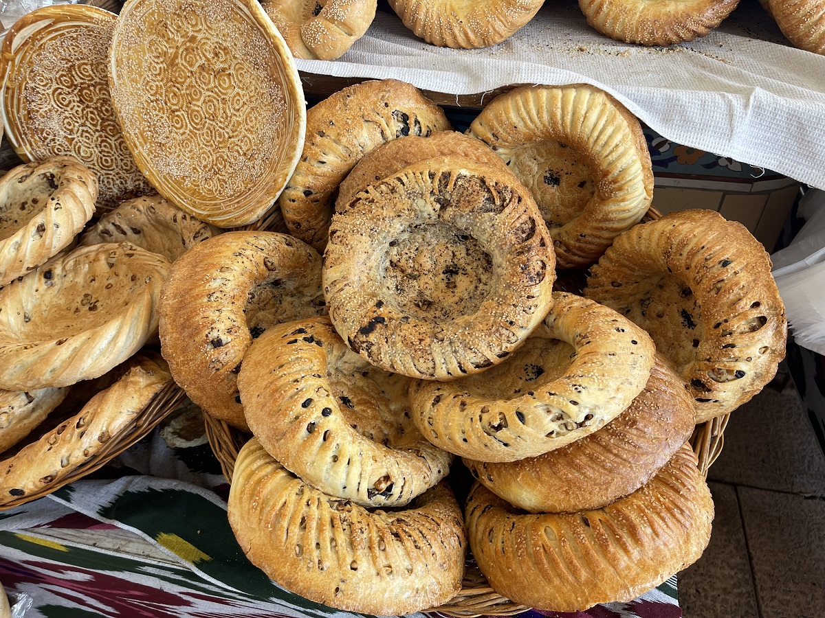 Uzbek bread with raisins