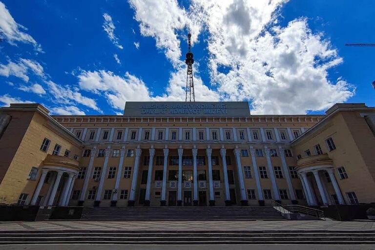 alisher navoi museum 768x512