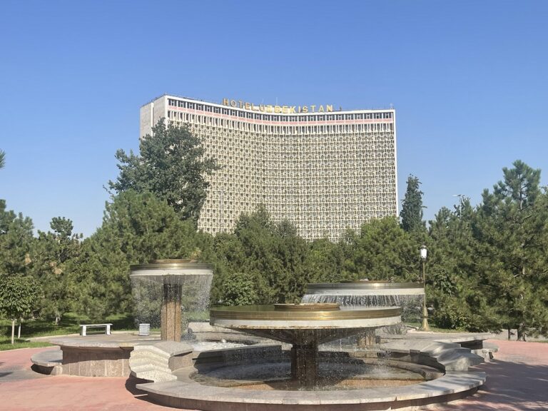 amir temur square fountains 1 768x576