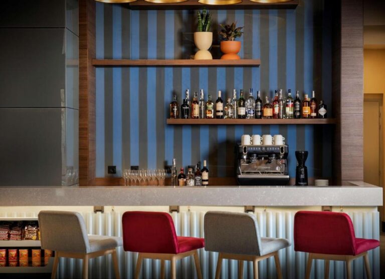 bar 7 768x557