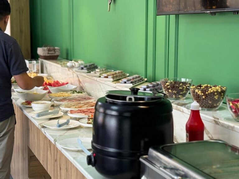 breakfast 12 768x576