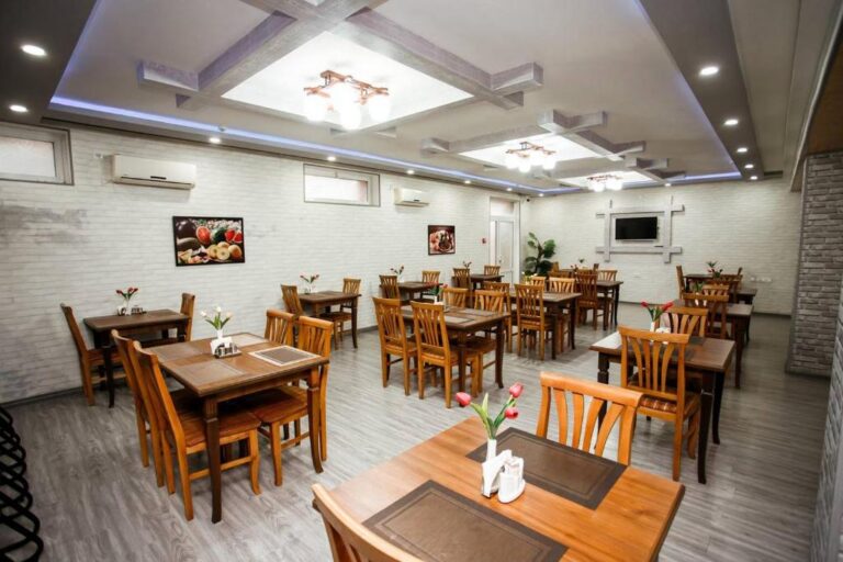 cafeteria 768x512