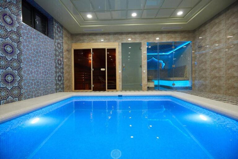 indoor pool 1 768x512