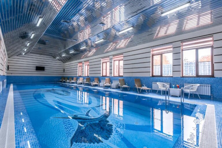 indoor pool 2 768x512