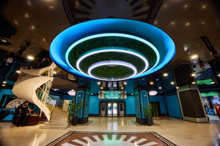 lobby 2 768x512