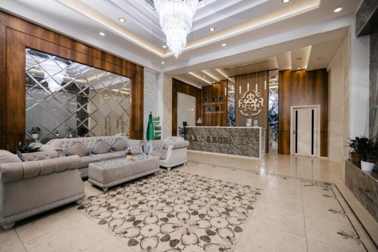 lobby 8 768x512