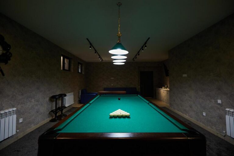 pool table 768x512