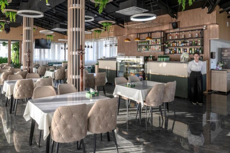 restaurant 6 768x512