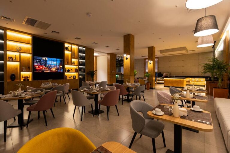 restaurant 8 768x512