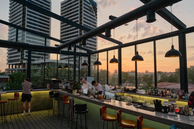 rooftop bar 768x512
