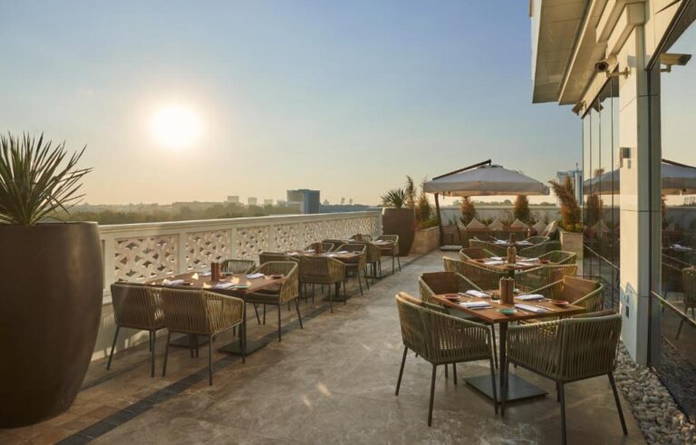 rooftop restaurant 768x491