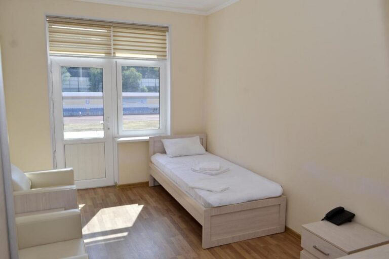 single room 768x512