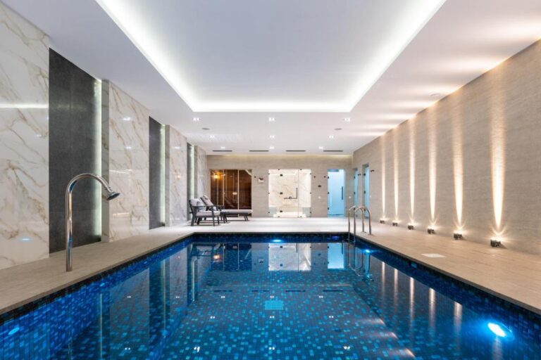 swimming pool 10 768x512