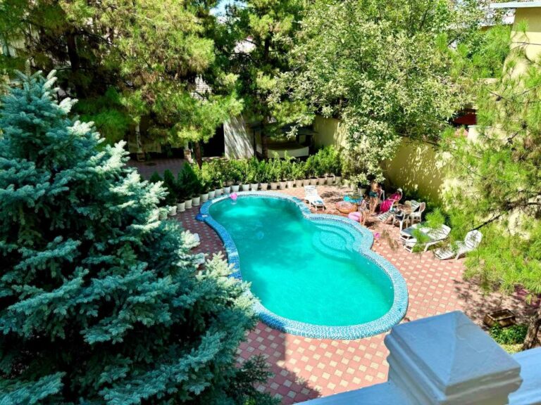 swimming pool 12 768x576