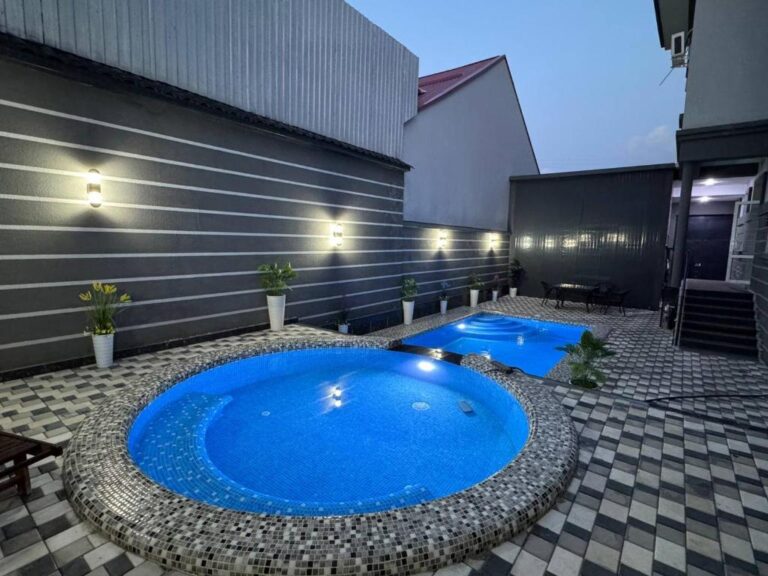 swimming pool 13 768x576