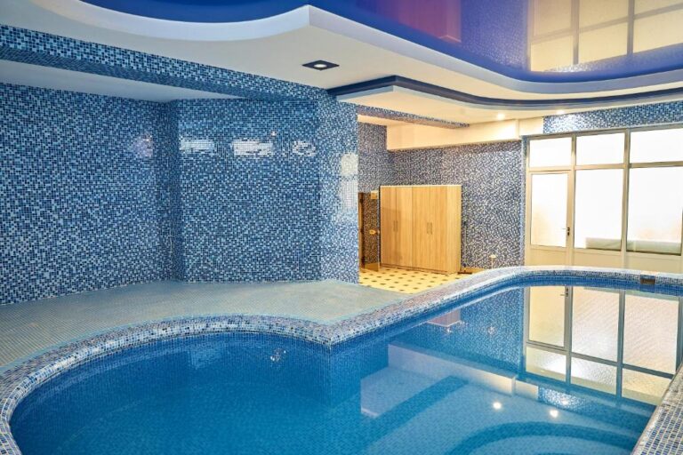 swimming pool 17 768x512