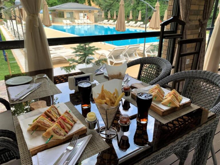 swimming pool 20 768x576