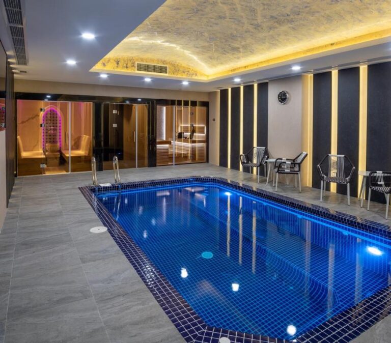 swimming pool 22 768x674