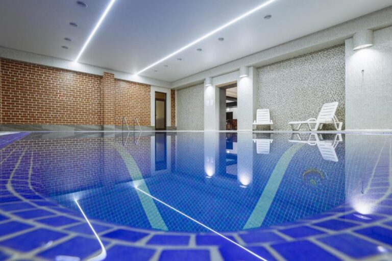 swimming pool 30 768x511