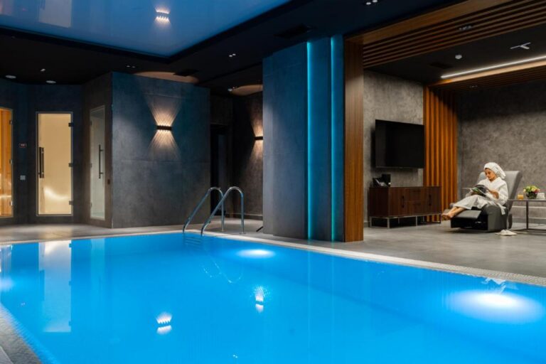 swimming pool 8 768x512