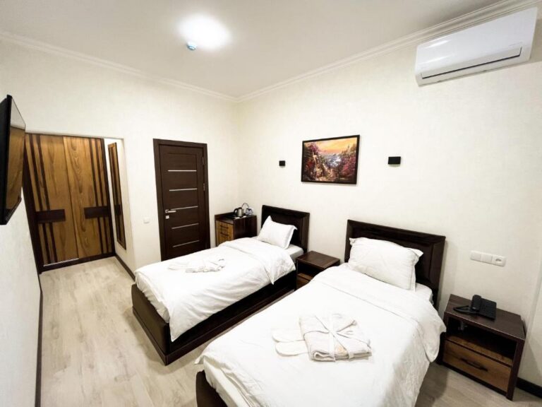 twin room 13 768x576