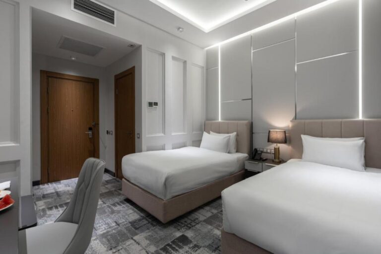 twin room 19 768x512