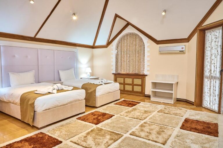 twin room 33 768x512