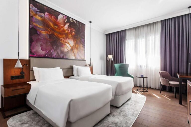 twin room 37 768x512