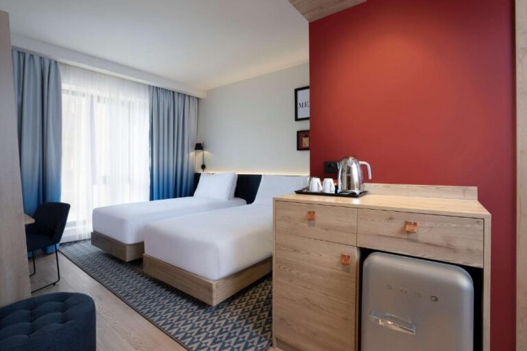 twin room 39 768x512