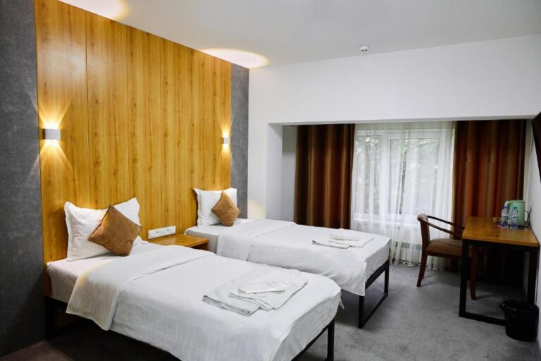 twin room 43 768x512