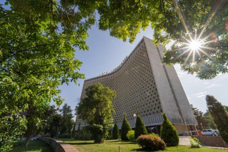 uzbekistan hotel 768x512