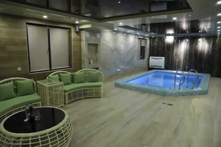 indoor pool 1 768x512