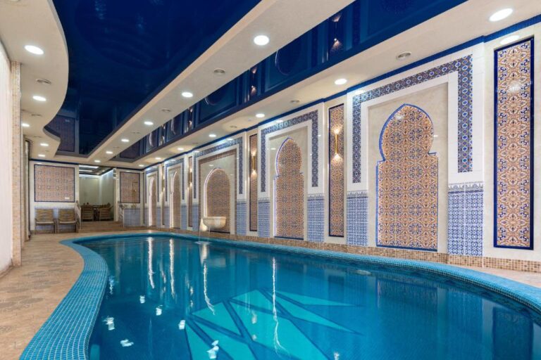 indoor pool 2 768x512