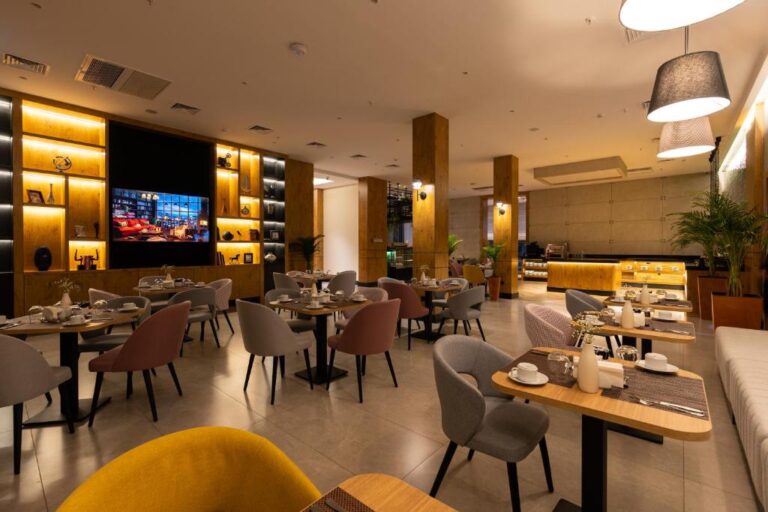 restaurant 11 768x512