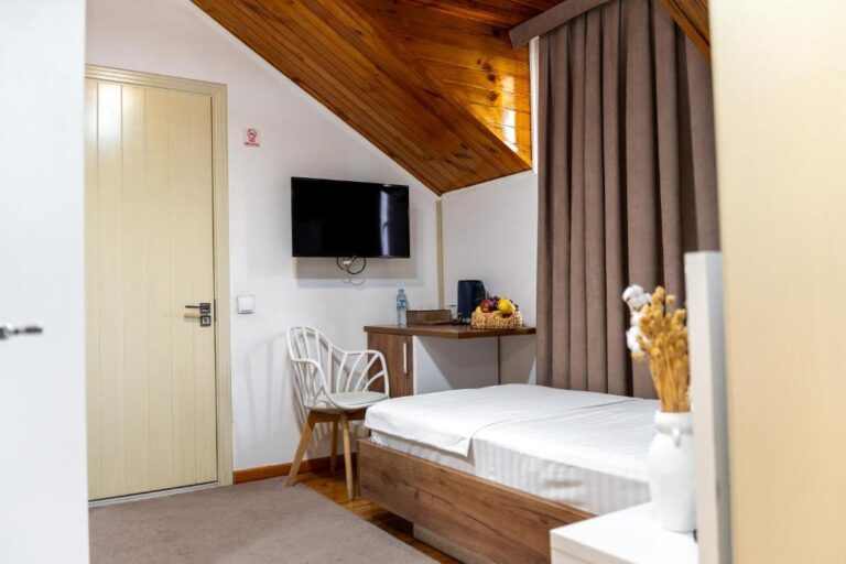 single room 768x512