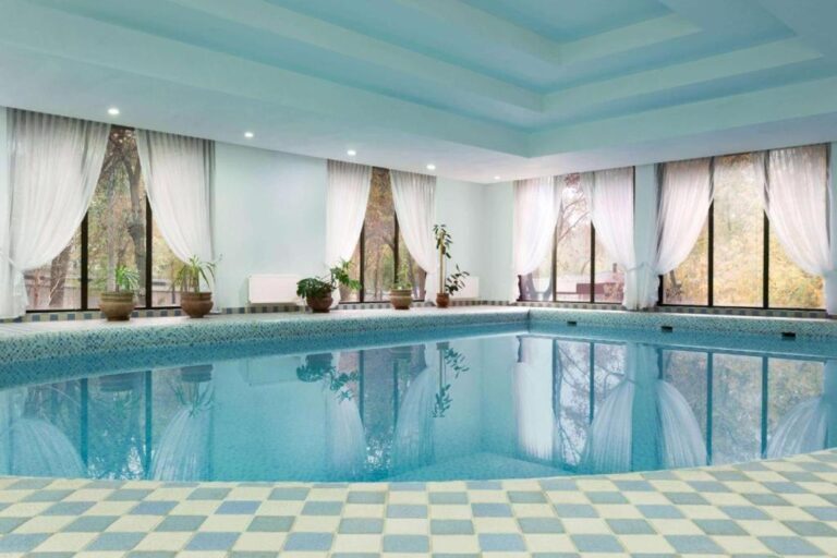 swimming pool 7 768x512