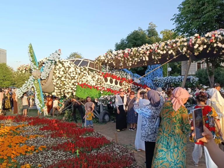 tashkent flower festival 768x576