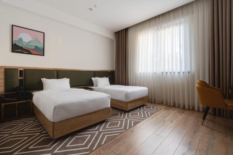 twin room 38 768x512