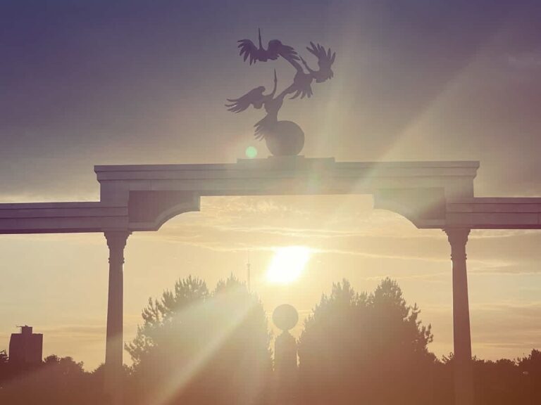 independence square sunset 768x576