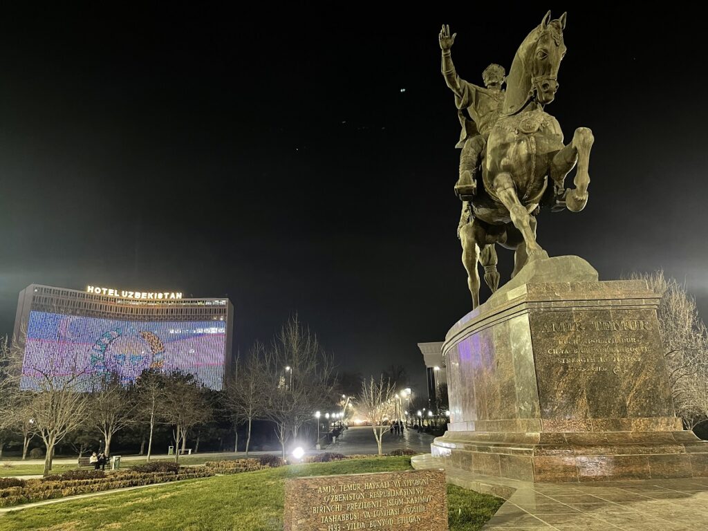 timur statue 1024x768